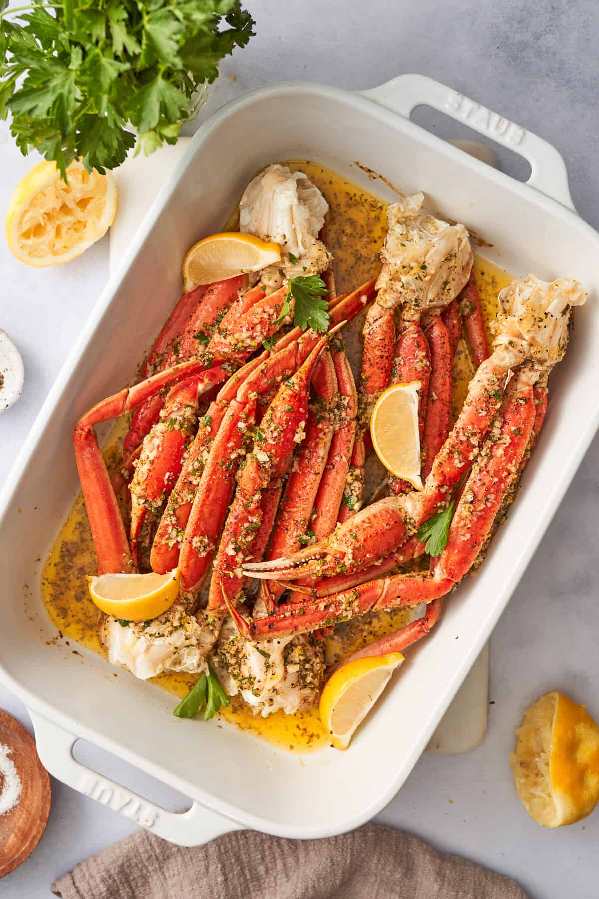 What Goes with Crab Legs: Perfect Pairings for Seafood Feasts