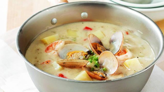 Chowder vs Soup vs Bisque: Deciphering Creamy Soup Varieties