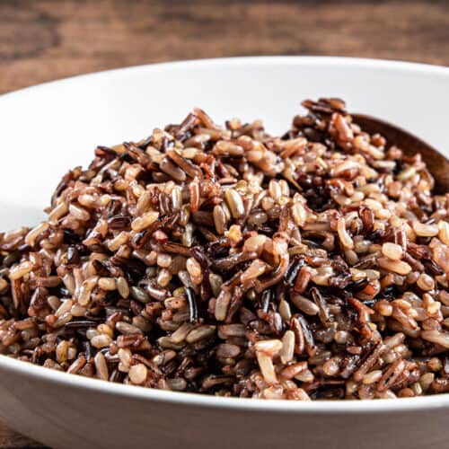 White Rice vs Wild Rice: Contrasting Grain Varieties